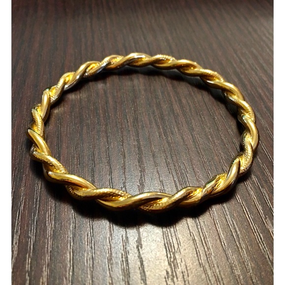 💥5/$10💥Vintage Monet Gold Twist Bracelet